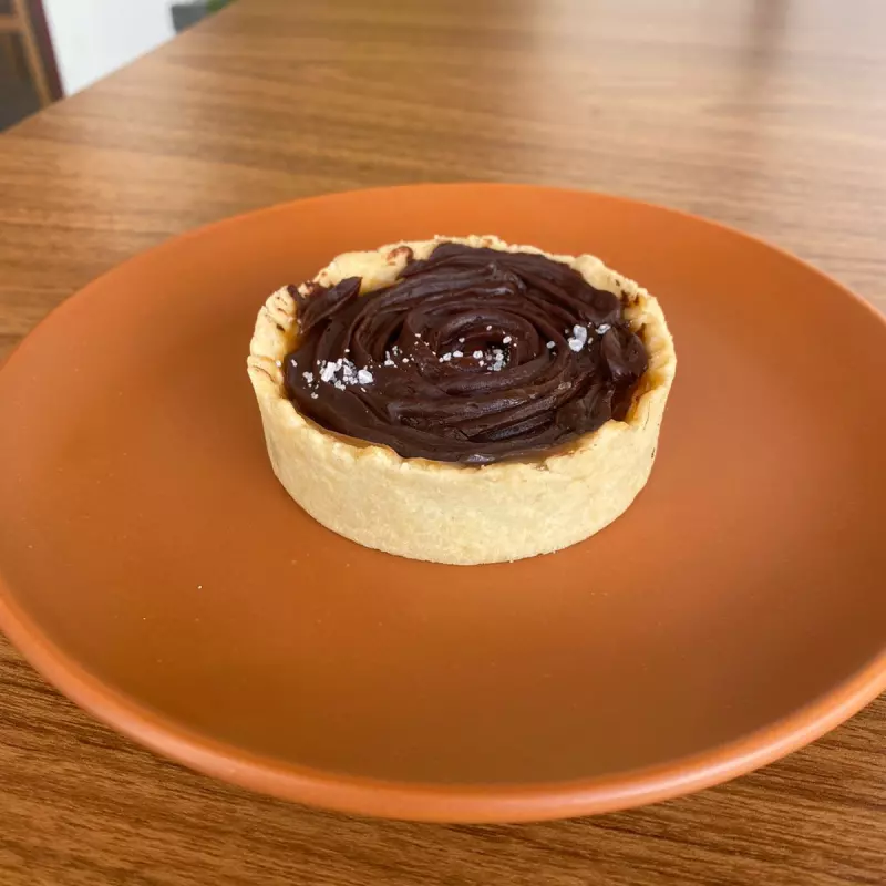 TORTINHA DE CARAMELO COM CHOCOLATE
