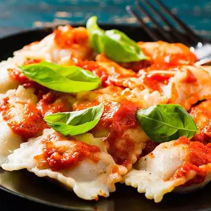 Ravioles c/  Bolognesa o Estofado