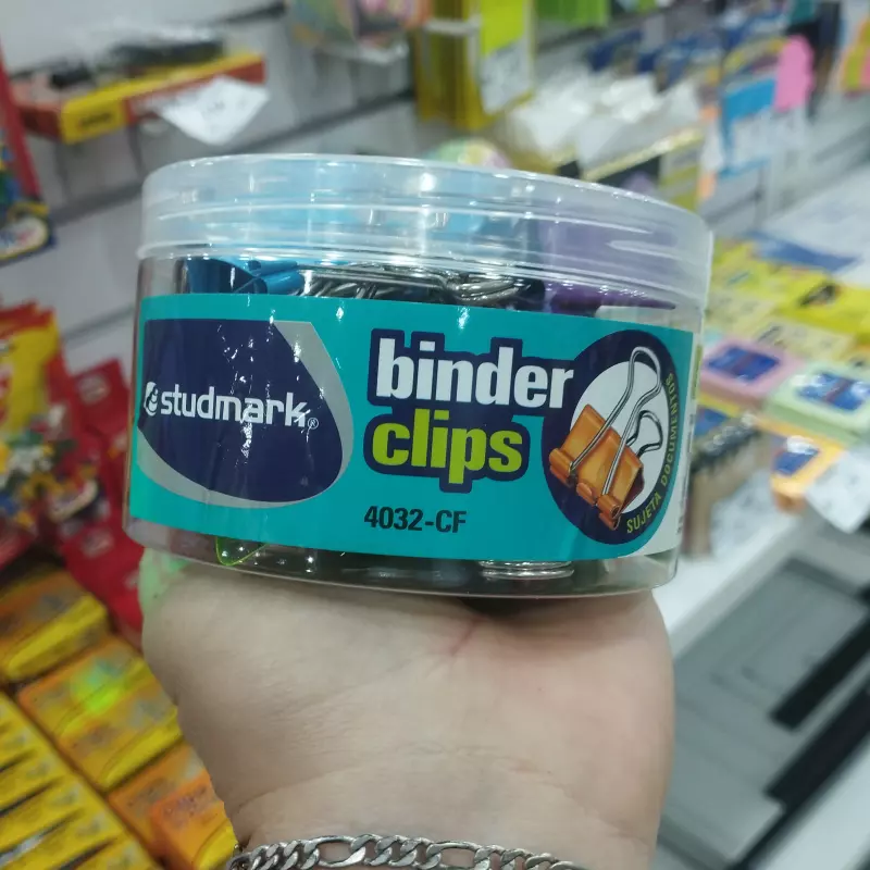 Clips binder studmark