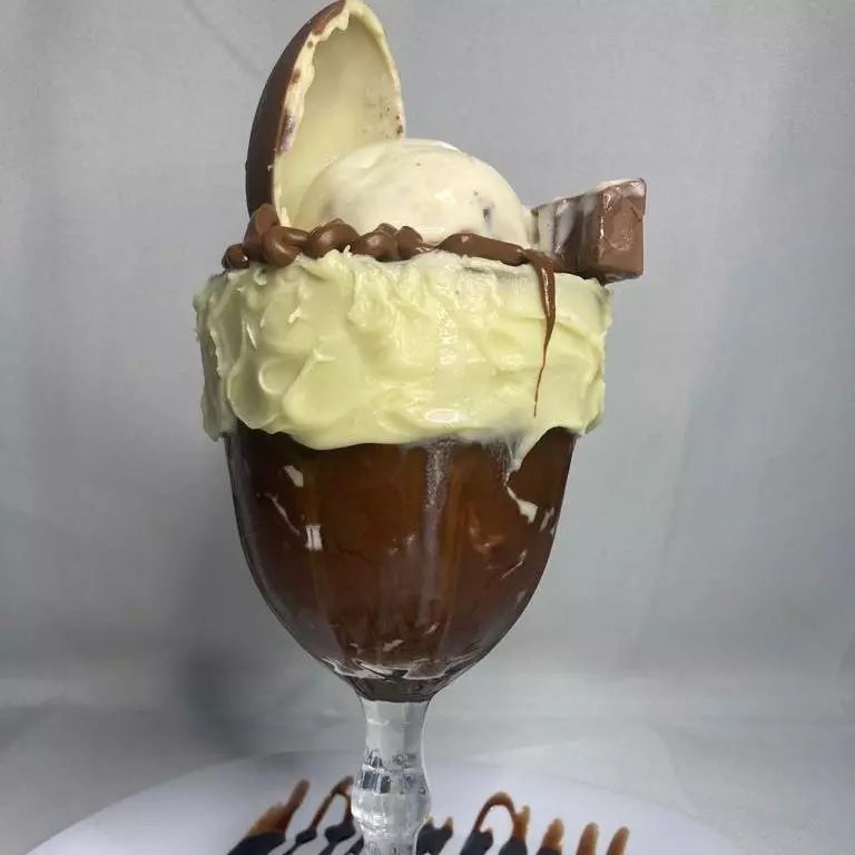 Taça  Sorvete KInder Ovo 330ml