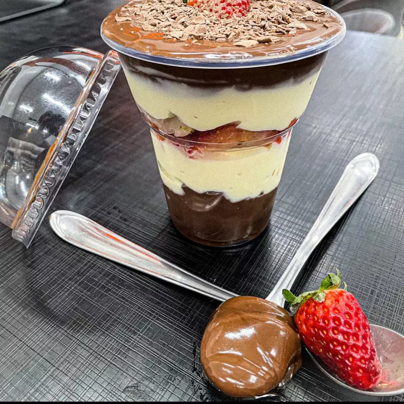 Bombom de Morango no Copo 400ml