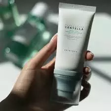 SKIN1004-Hyalu-Cica Sun Serum