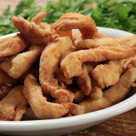 ISCA DE FRANGO C/FAROFA E SALADA