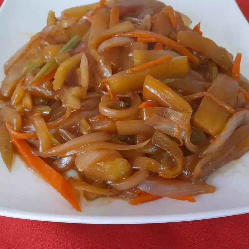 Chop Suey con Pollo Desmechado