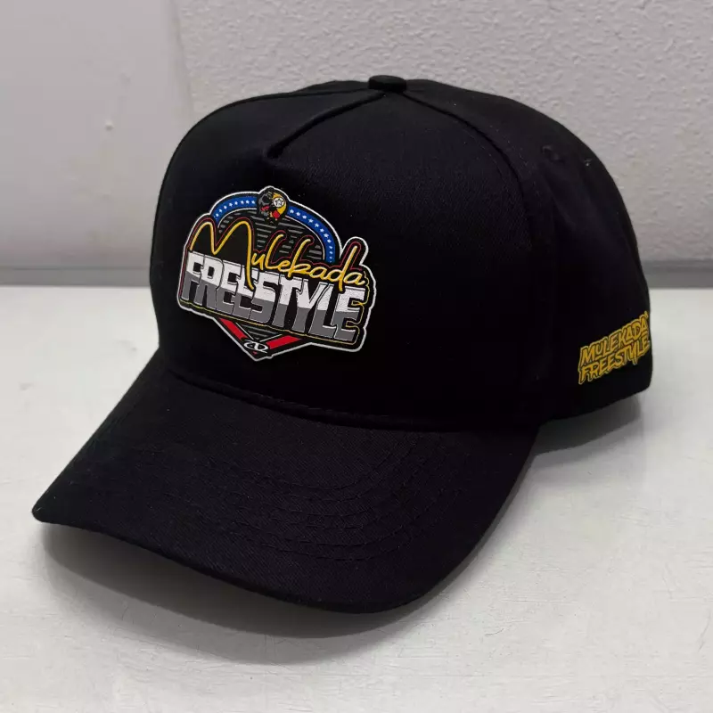 BONÉ PRETO E AMARELO (ABA CURVA)
