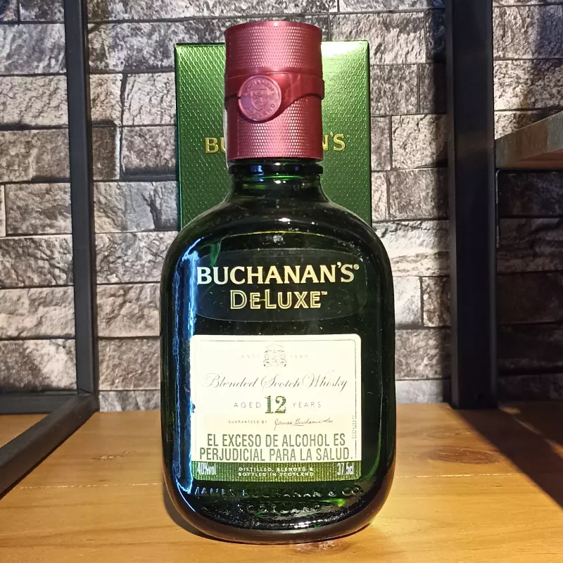 Whisky Bucanans 12 años Media