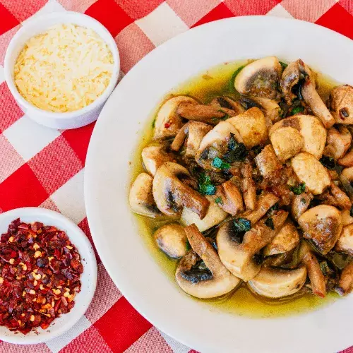 Champiñones al Ajillo