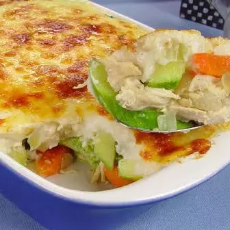 Frango e legumes gratinados