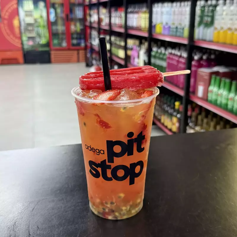 CAIPIRINHA DE MORANGO E MARACUJÁ