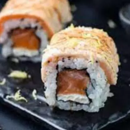 Uramaki Especial salmão maçaricado