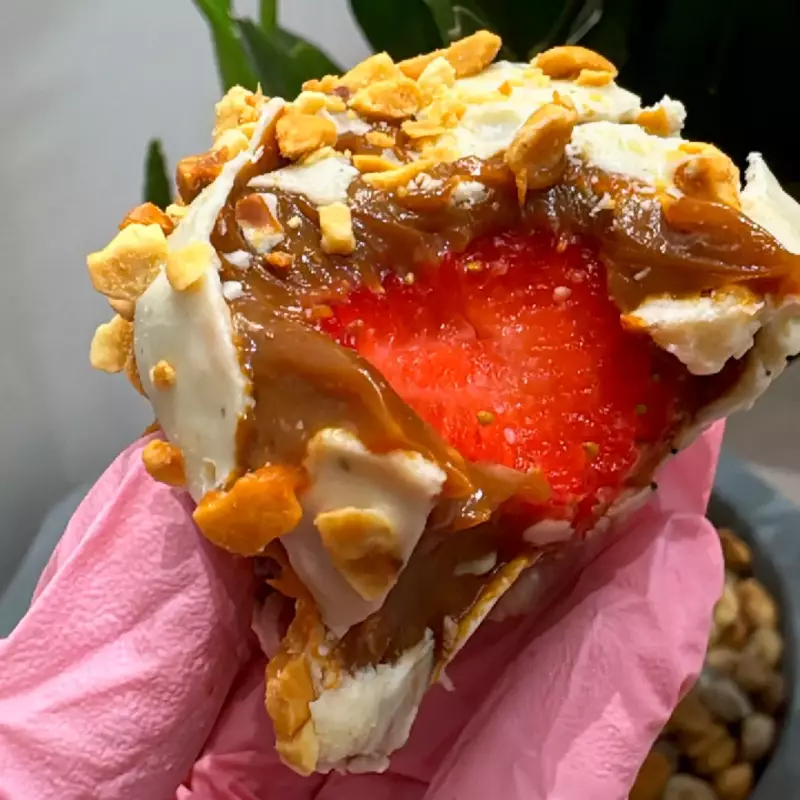 Bombom BOMBA de 🍓c/ doce de leite