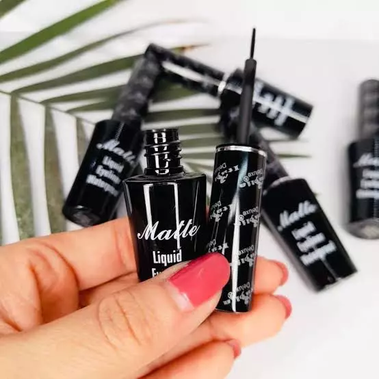 Matte eyeliner