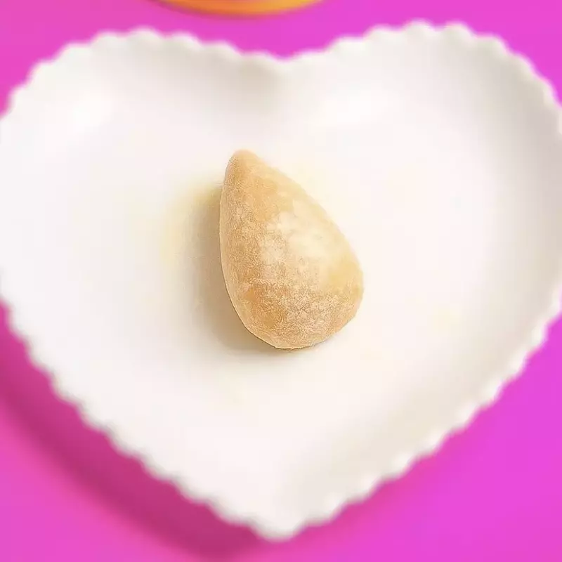 Coxinha de Morango com Leite Ninho