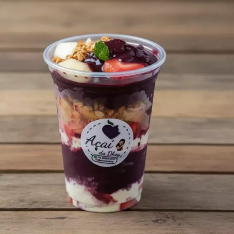 Morango, Banana, Leite em pó,Granola