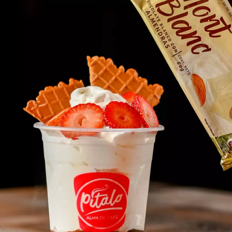 Malteada Chocolate Blanco + Fresas