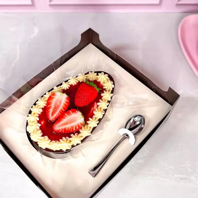 Ovo de colher (Delícia de morango)