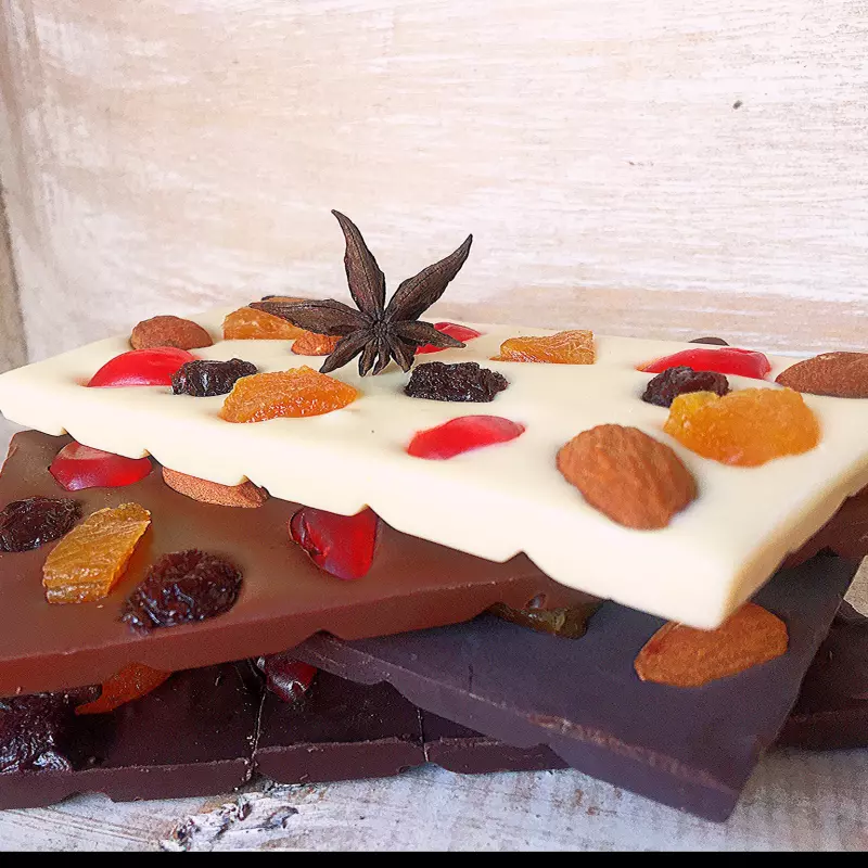 Placa 70% Cacau com Frutas 60g