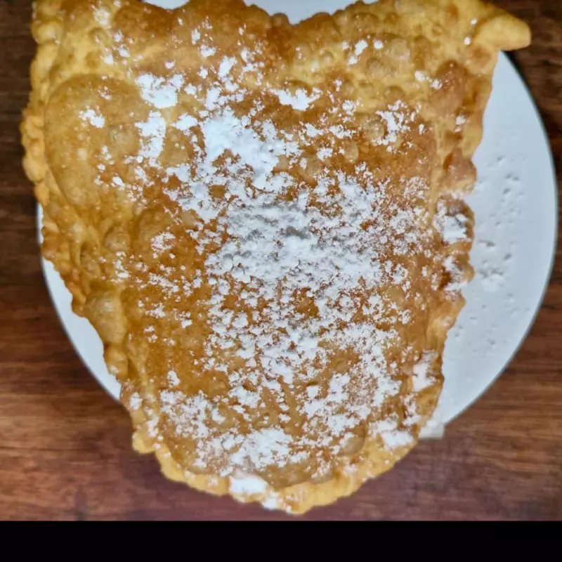 EMPANADA DE QUESO Y JAMÓN