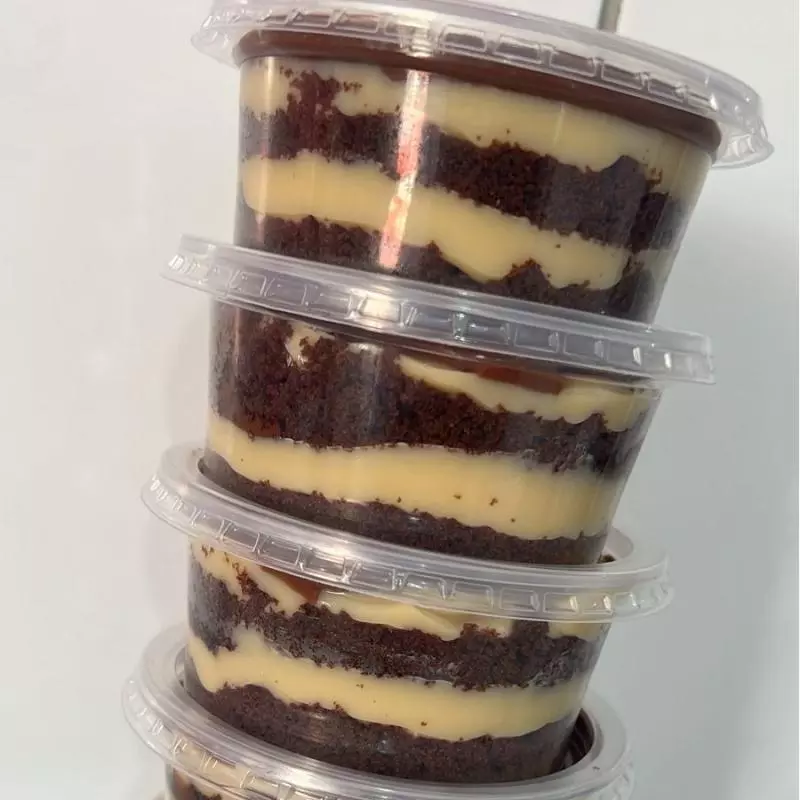 Bolo de pote ninho com creme de avel