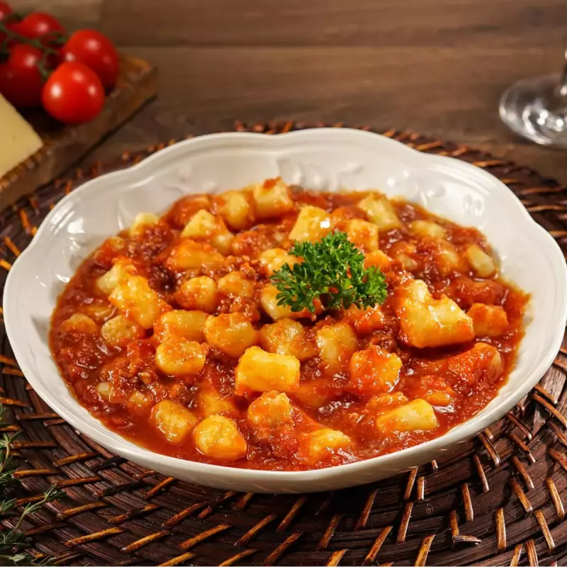 Nhoque à Bolonhesa com Batata Palha