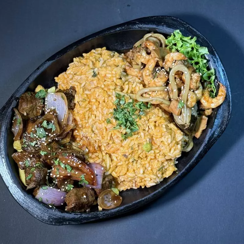 Mar y tierra con arroz cremoso