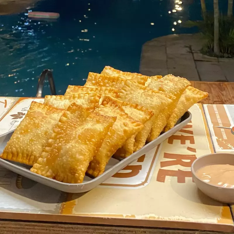 Pasteis (frango/mussarela)