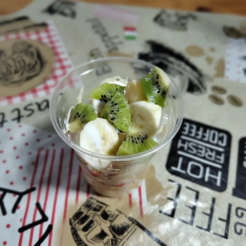 Salada de Frutas com Granola