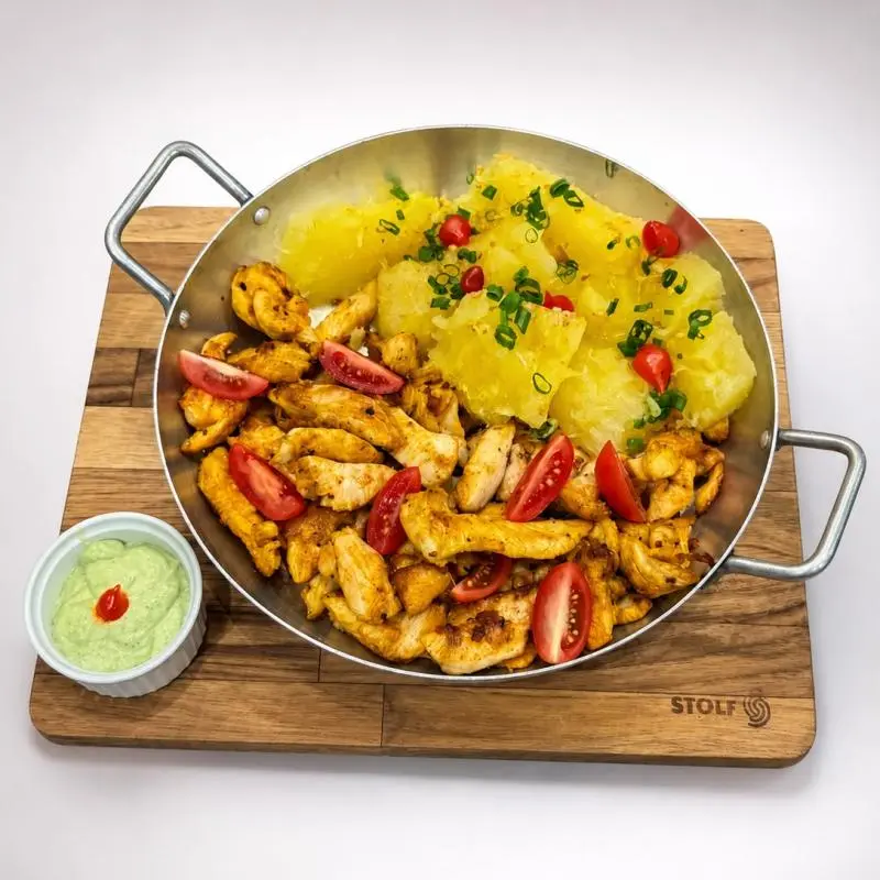FILÉ DE FRANGO EM TIRAS COM MANDIOCA