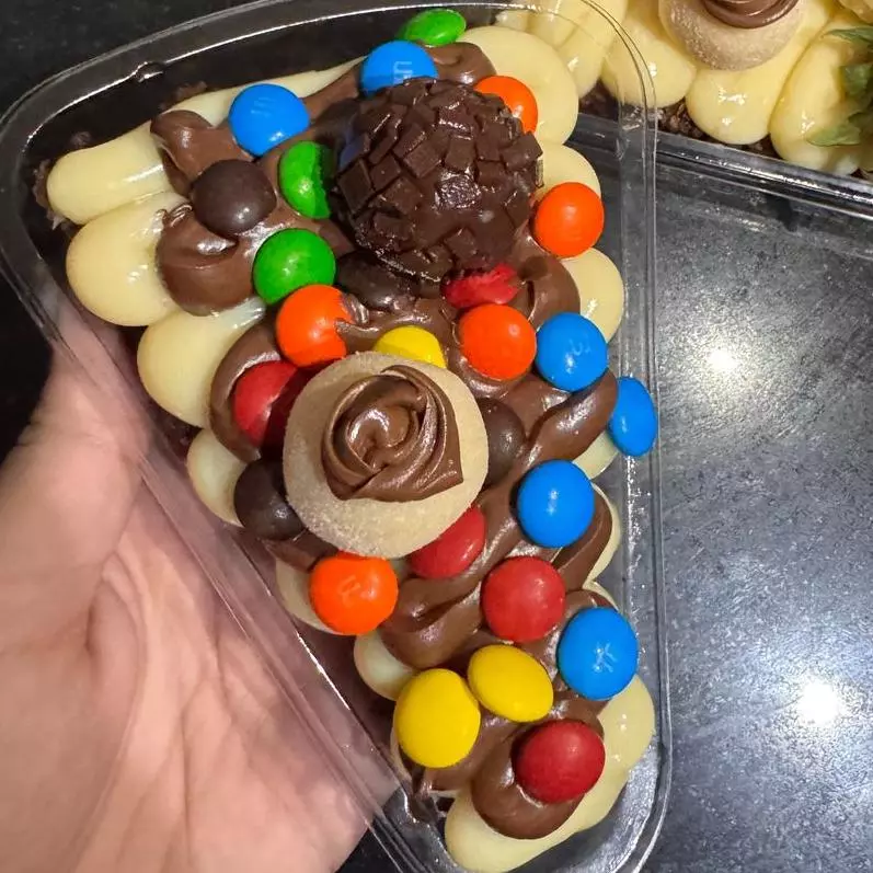 Pizza Brownie M&MS