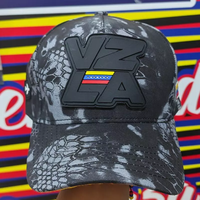 Gorra camuflada gris letra negra