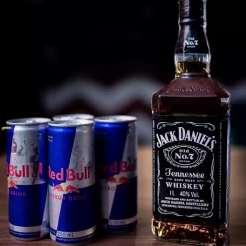 COMBO WHISKY JACK DANIELS COM RED BULL