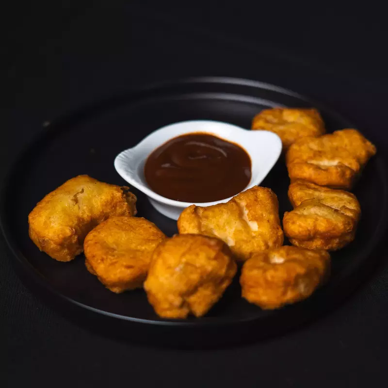 Nuggets com molho BBQ
