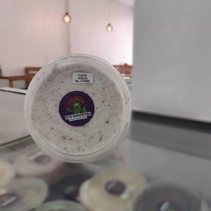 1LITRO DE SORVETE SABOR  FLOCOS