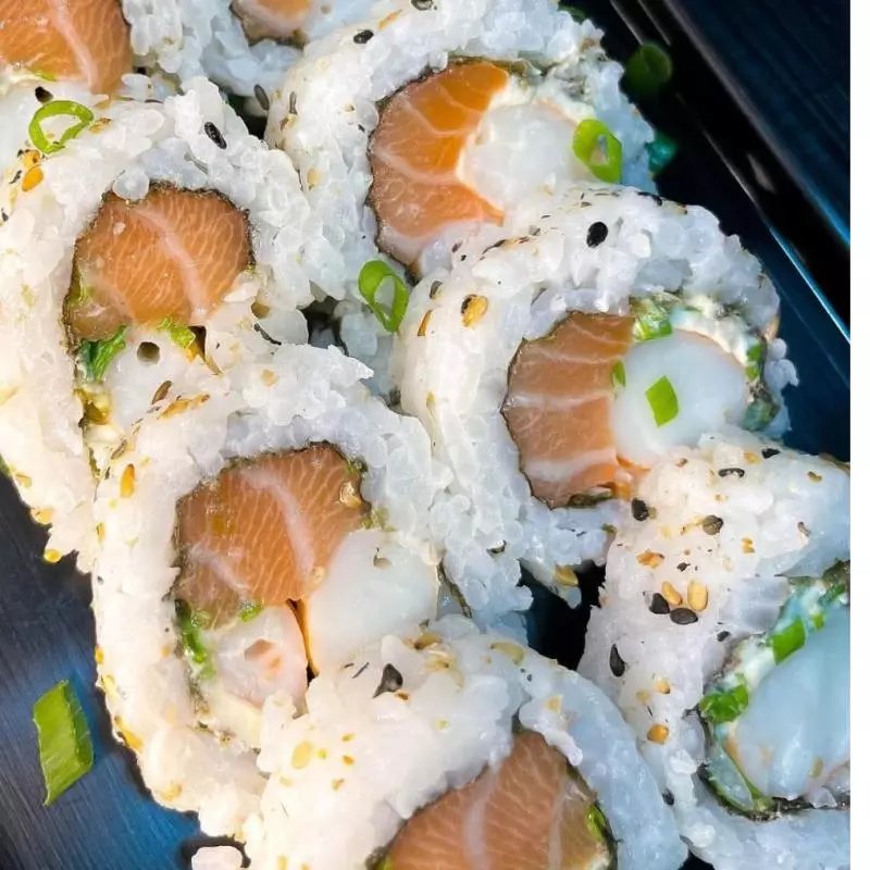 Uramaki de Salmão e Camarão