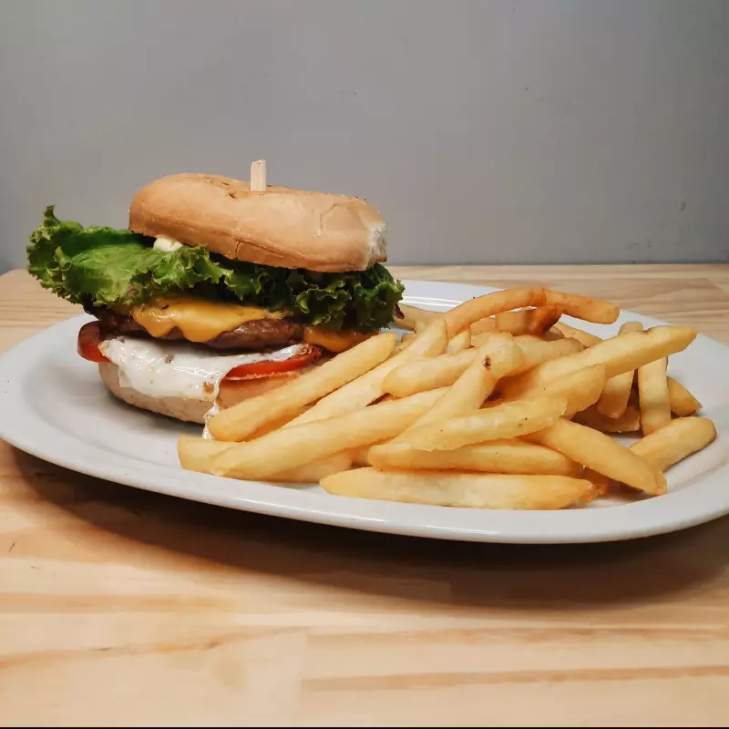 Hamburguesas con papas fritas