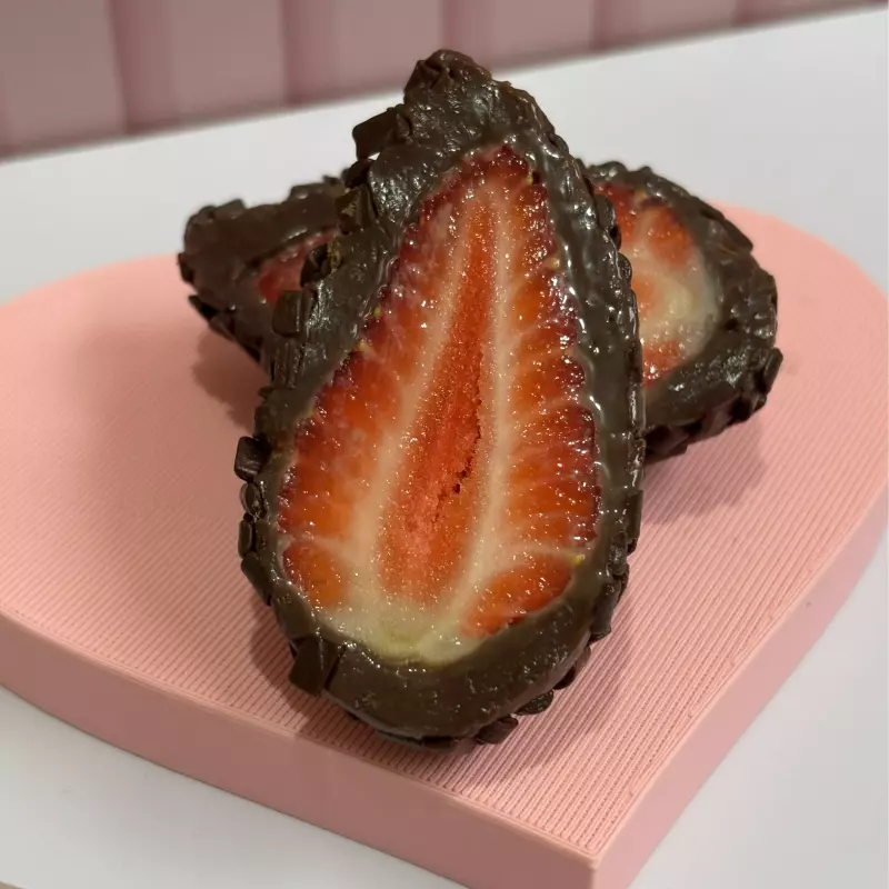 Coxinha de Morango Brigadeiro
