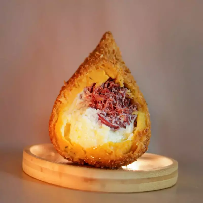 Coxinha Carne Seca c cream cheese