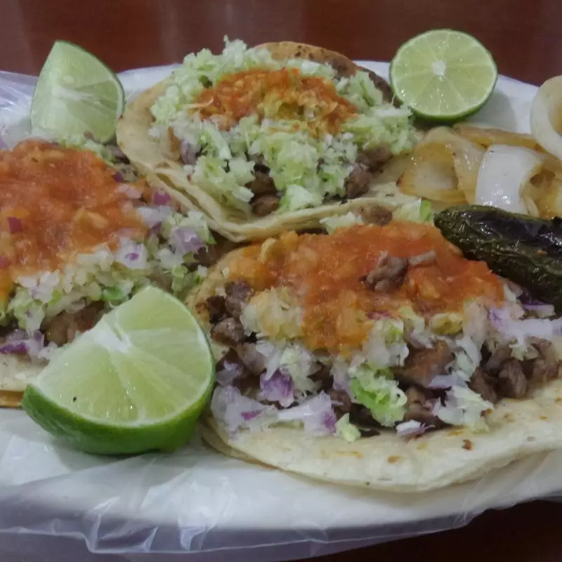 COMBO DE TRES TACOS CON BEBIDA