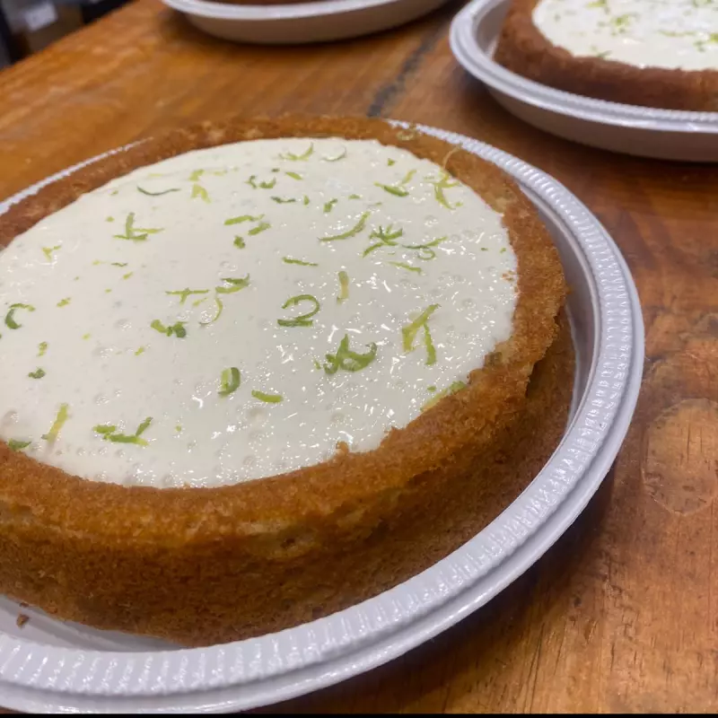 Bolo com mousse de limão