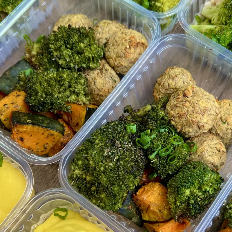 Bolinho de Grão de Bico c/ Brócolis