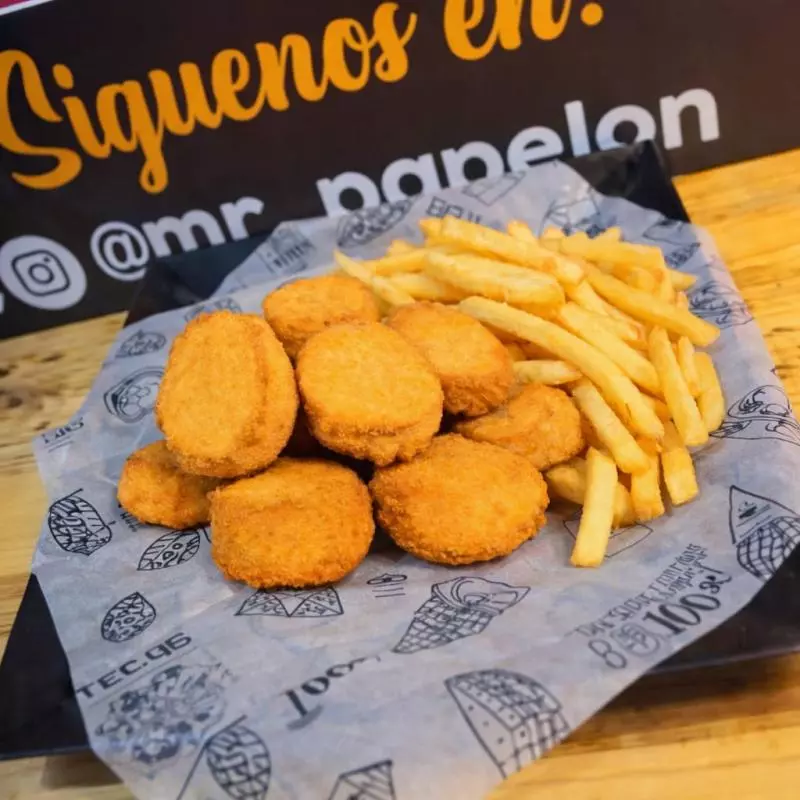 PINCHOS DE POLLO APANADO COMBO
