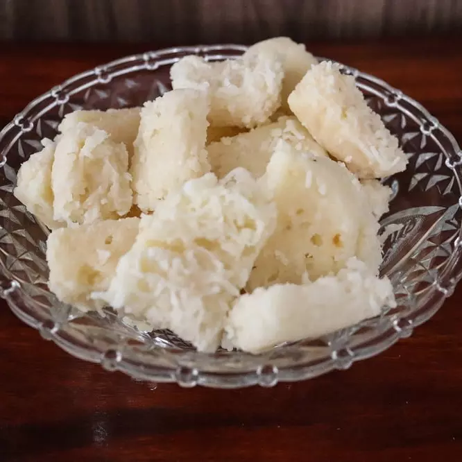 Cocada quebra-queixo branca