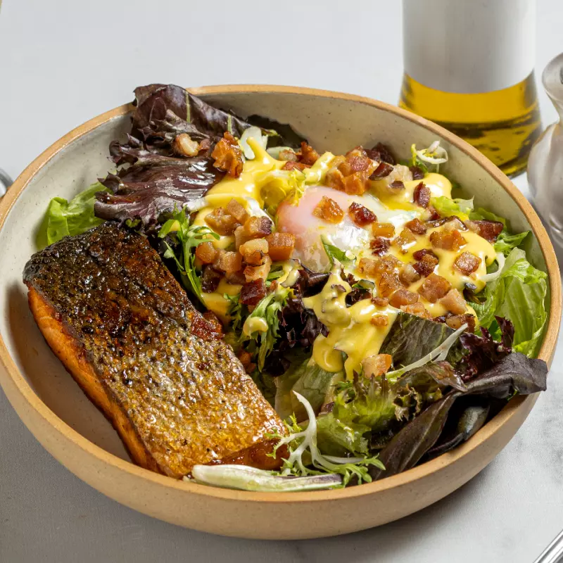 Salada Salmão Benedito