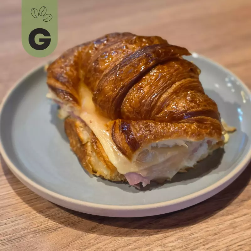 Medialuna XL con jamón y queso