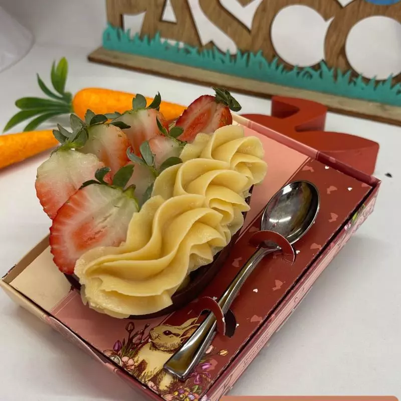 Ovo de colher ninho com morango 200g