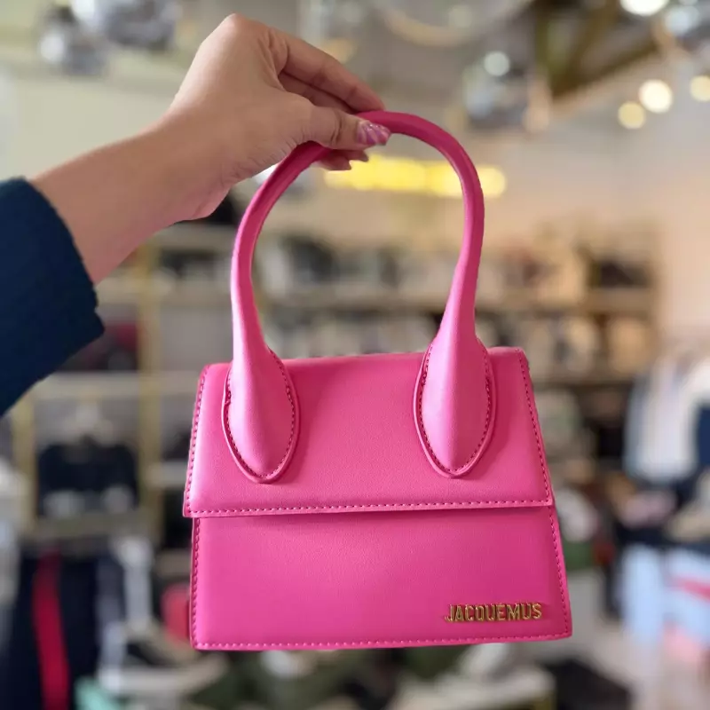 JACQUEMUS BIG PINK