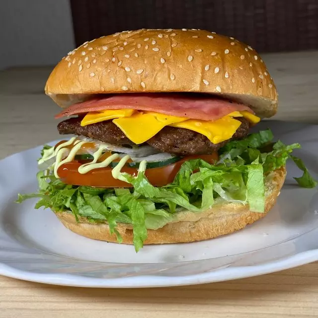 Hamburguesa con Jamón y Queso