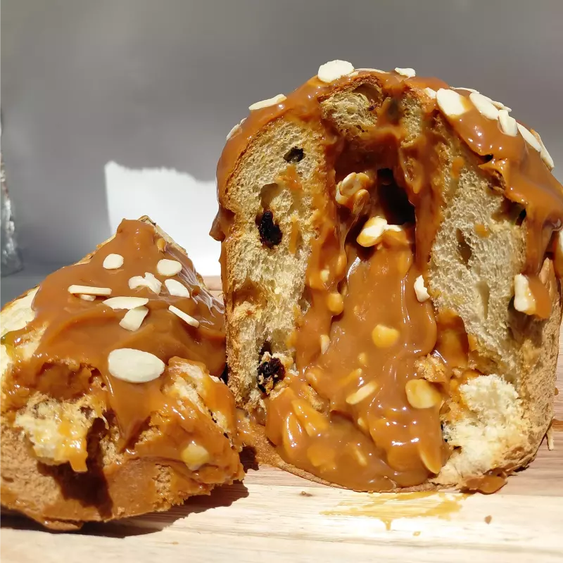 Panetone Trufado Caramelo Amêndoas