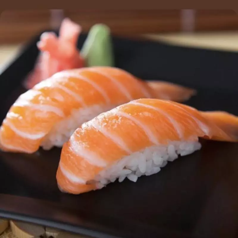 SALMON NIGIRI (2Piezas/pcs)