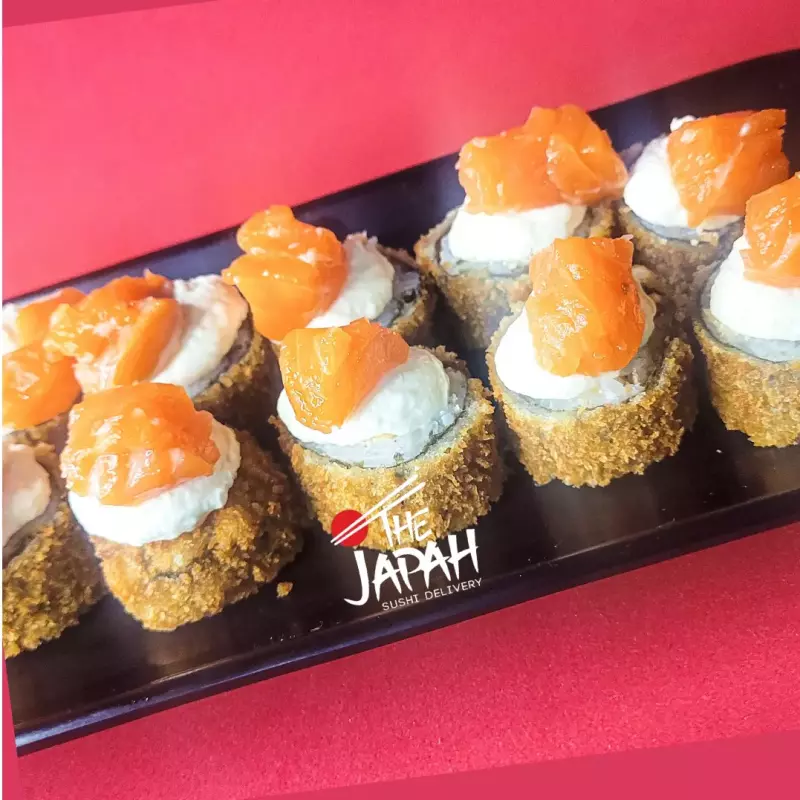 HOT ROLL COBERTO DE SALMÃO CRÚ